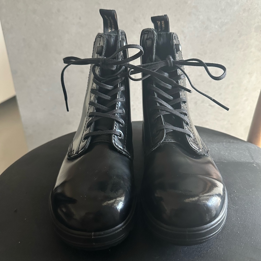 Blundstone lace up boots (NWOT)